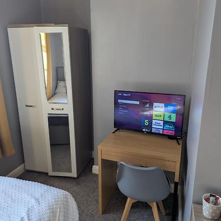 Darwin Stays - Service Accommodation In Newcastle Under Lyme City Centre Zewnętrze zdjęcie