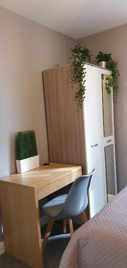 Darwin Stays - Service Accommodation In Newcastle Under Lyme City Centre Zewnętrze zdjęcie