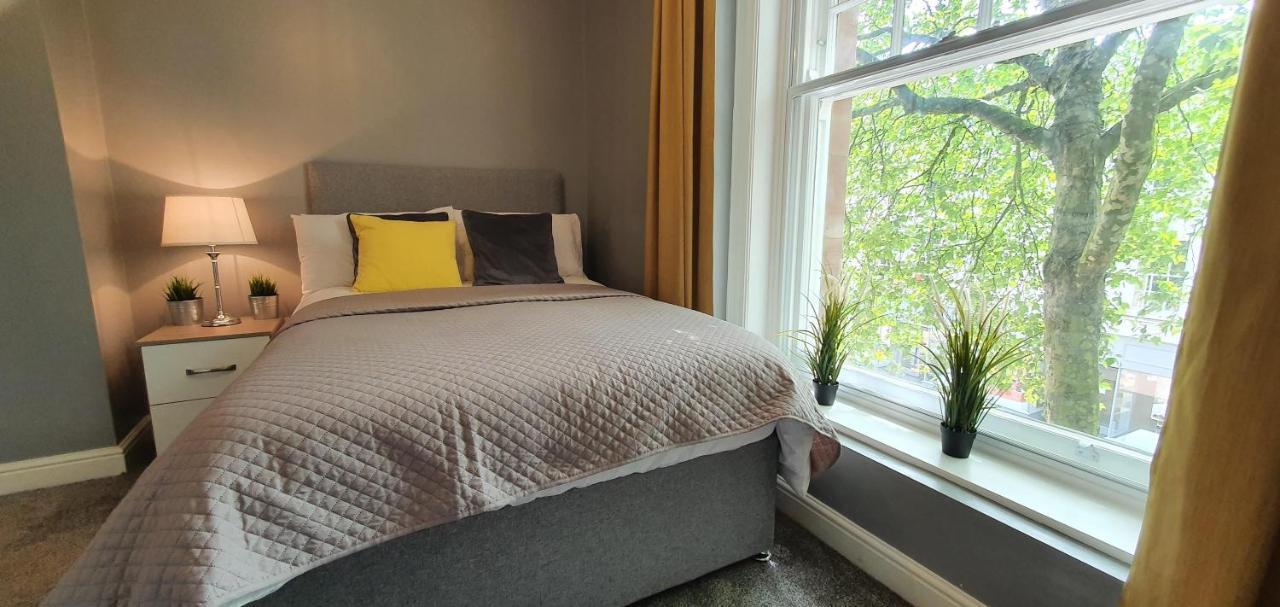 Darwin Stays - Service Accommodation In Newcastle Under Lyme City Centre Zewnętrze zdjęcie