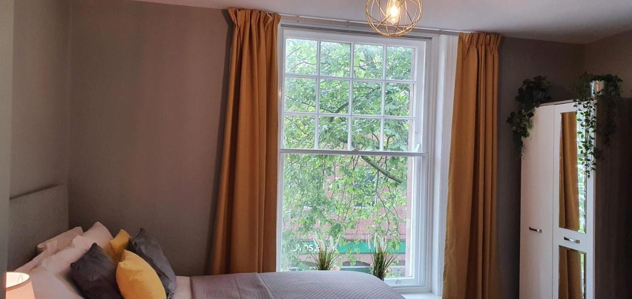 Darwin Stays - Service Accommodation In Newcastle Under Lyme City Centre Zewnętrze zdjęcie