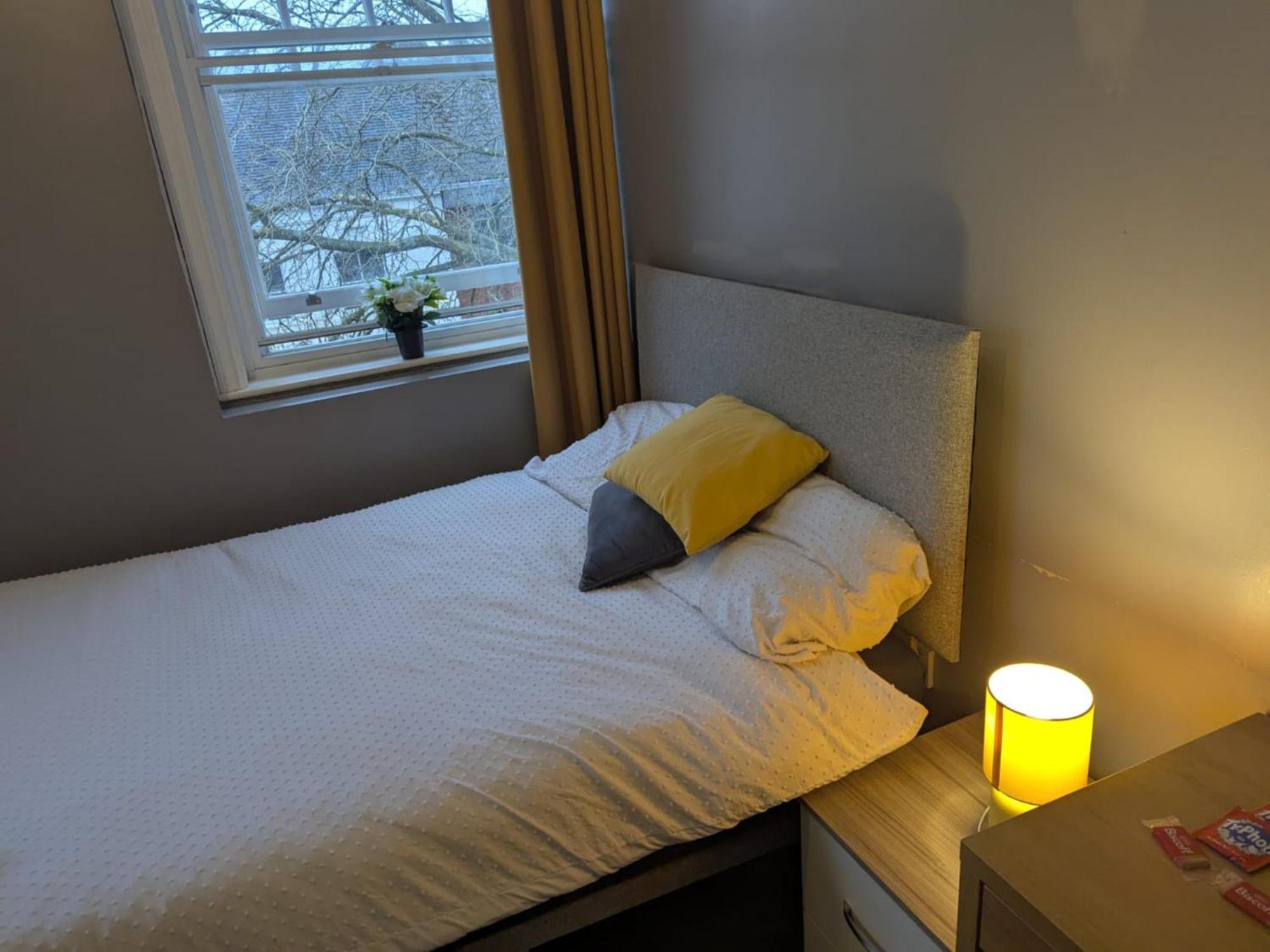 Darwin Stays - Service Accommodation In Newcastle Under Lyme City Centre Zewnętrze zdjęcie