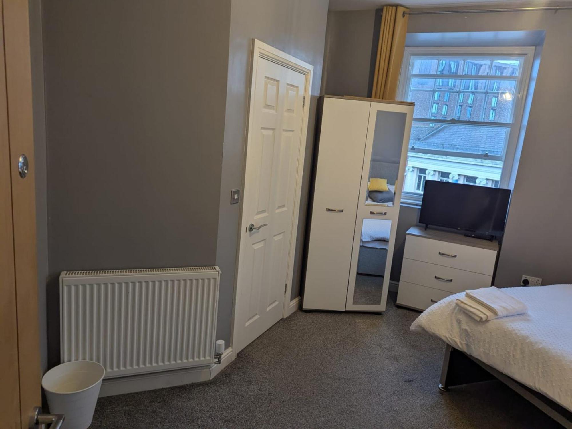 Darwin Stays - Service Accommodation In Newcastle Under Lyme City Centre Zewnętrze zdjęcie