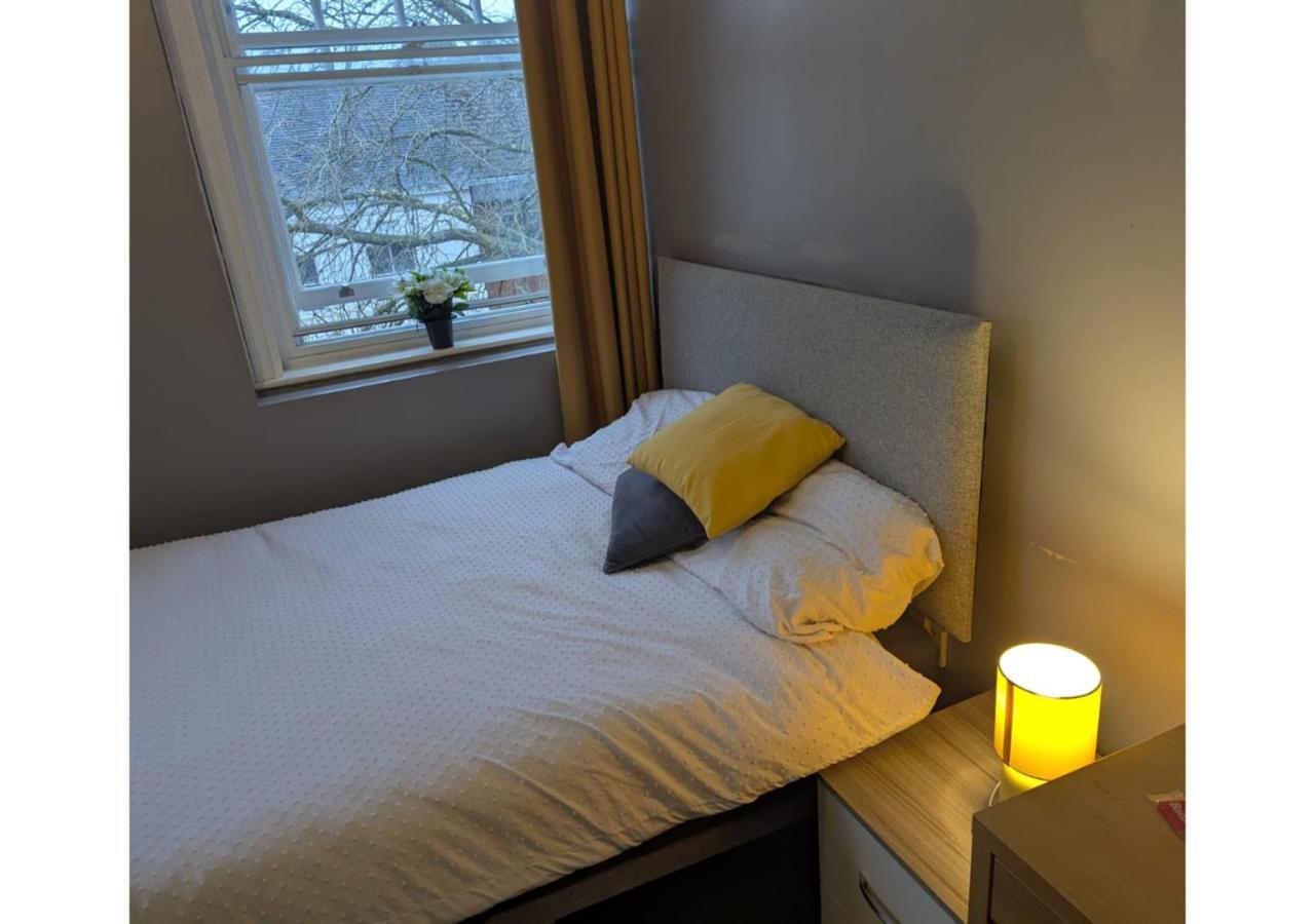 Darwin Stays - Service Accommodation In Newcastle Under Lyme City Centre Zewnętrze zdjęcie