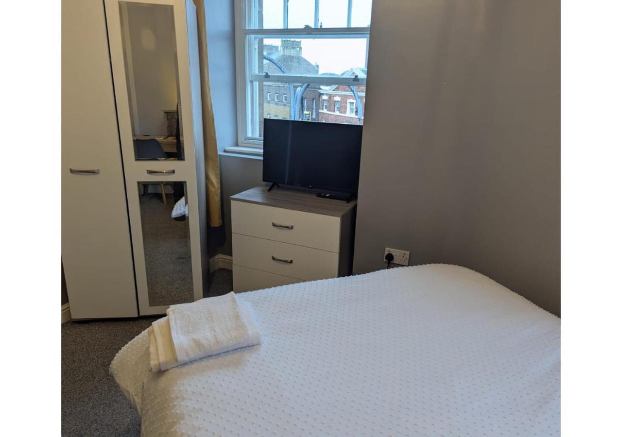 Darwin Stays - Service Accommodation In Newcastle Under Lyme City Centre Zewnętrze zdjęcie