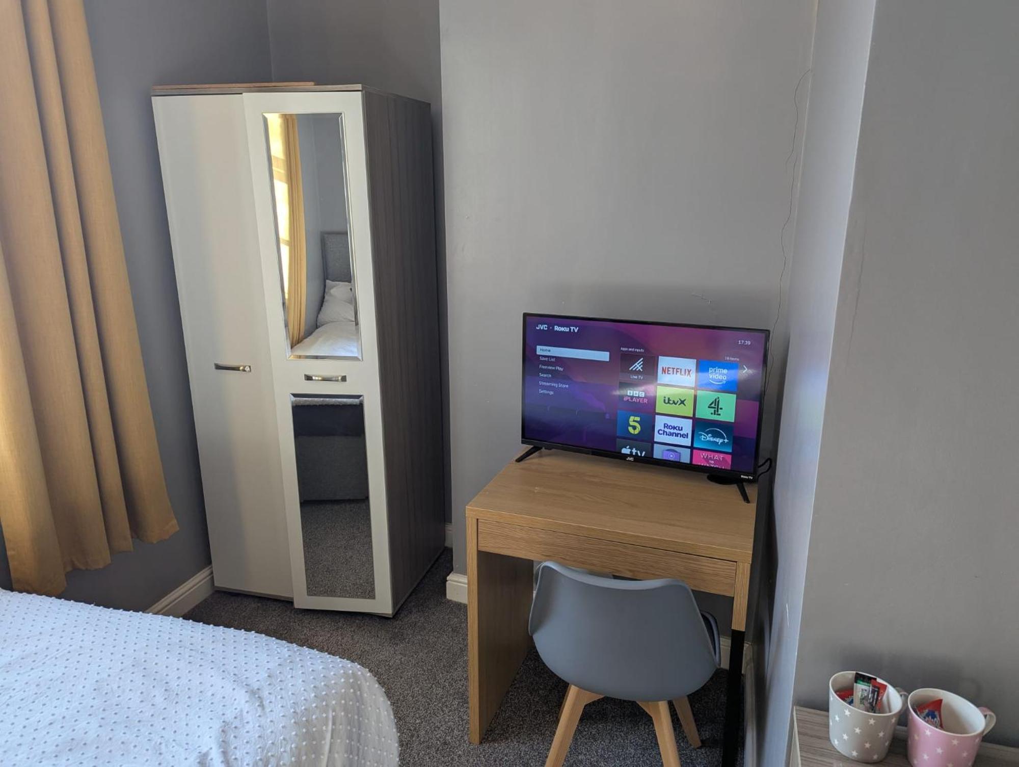 Darwin Stays - Service Accommodation In Newcastle Under Lyme City Centre Zewnętrze zdjęcie
